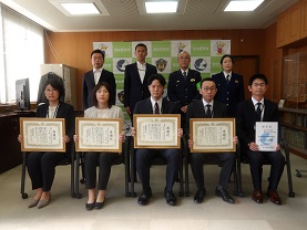 感謝状贈呈の記念写真の画像